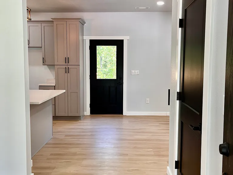 8 Midhurst Ln — Photo 2