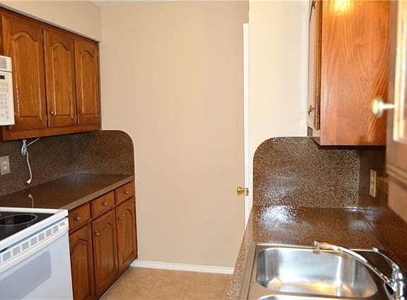 5th image of 6411 Sachse St