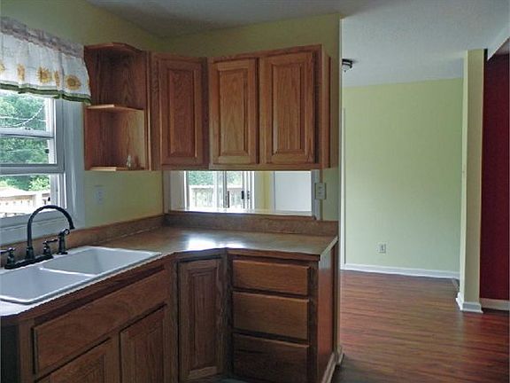 3rd image of 52549 East Dr