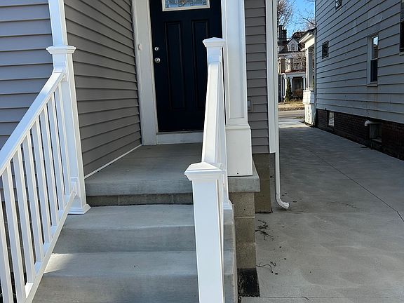 5th image of 553 W 10th St #1