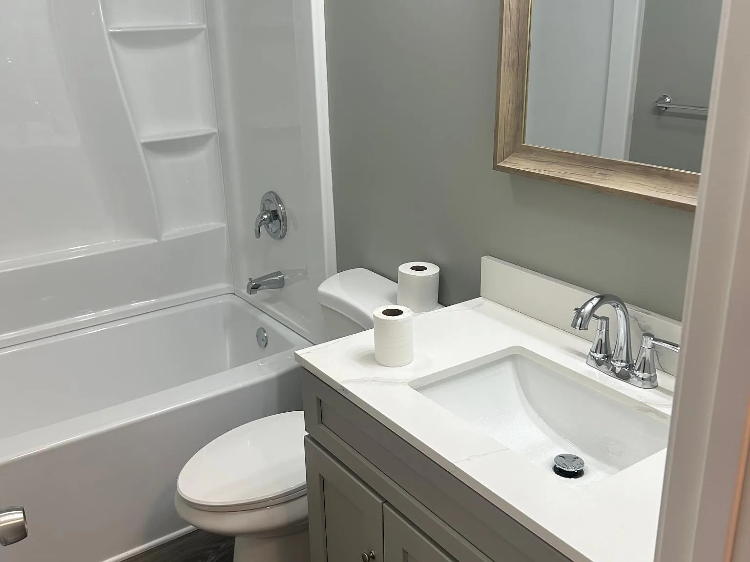 115 Hamilton Rd — Photo 2