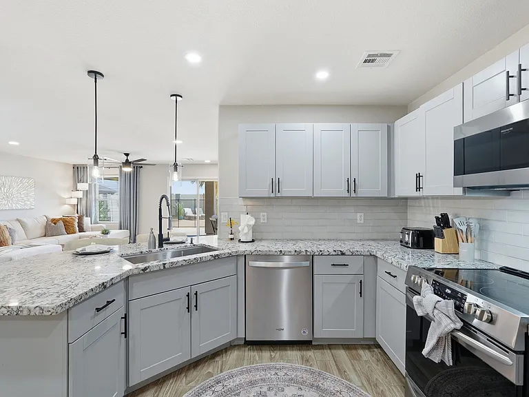 4665 E Longhorn St — Photo 8