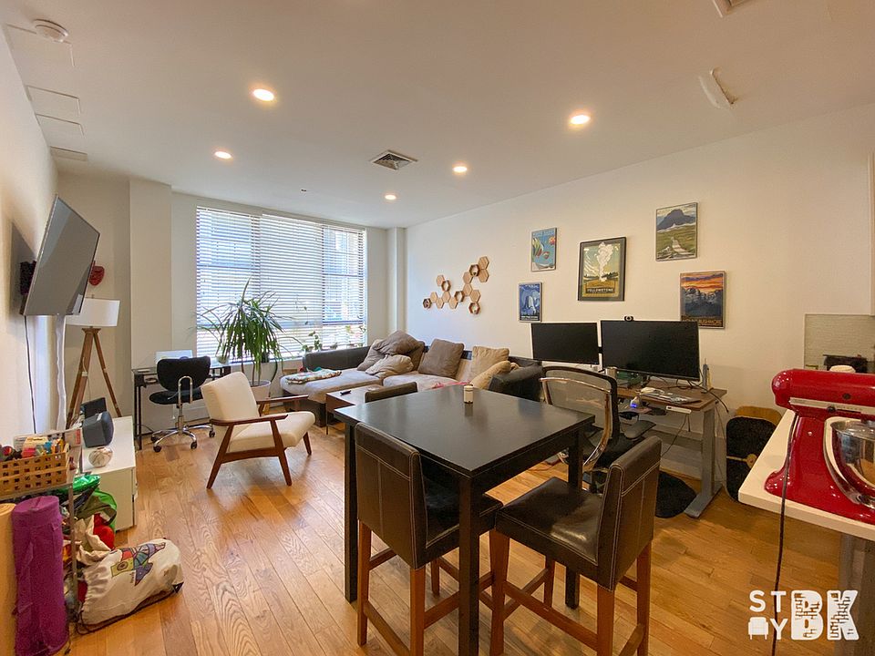 1st image of 376 Franklin Ave #1
