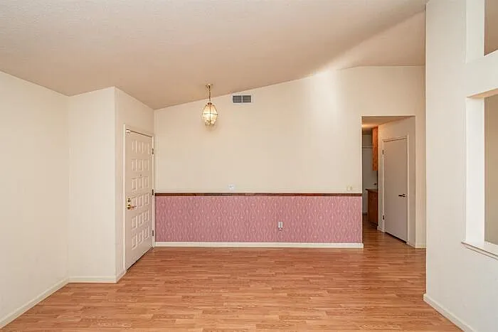 3 bed, 2.0 bath, 1439 sqft, $2,595 — Photo 3