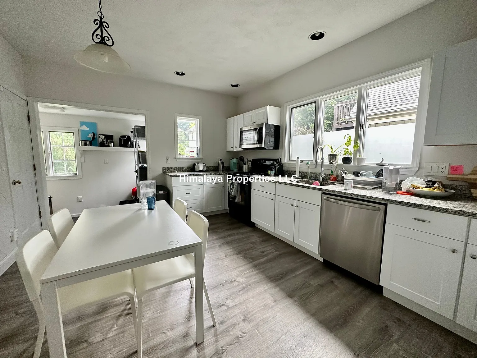 4 bed, $5,400 — Photo 1