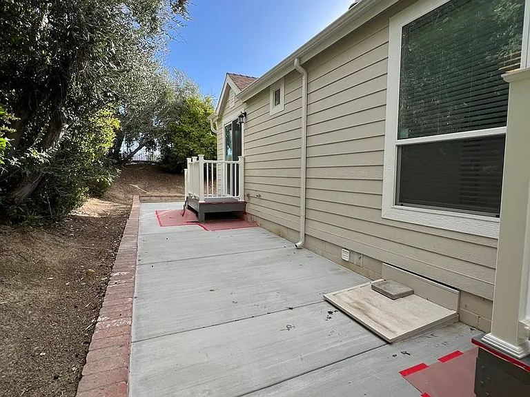 5550 Barnard St — Photo 9
