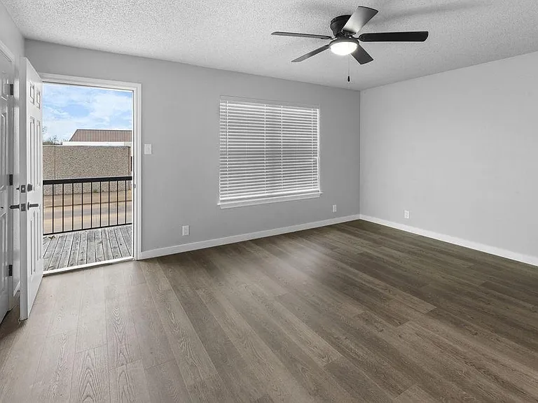 705 W Crawford St #709 — Photo 12