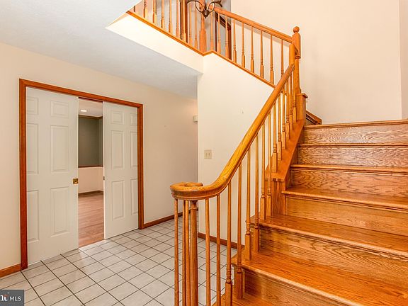 4th image of 386 Gregory Ln