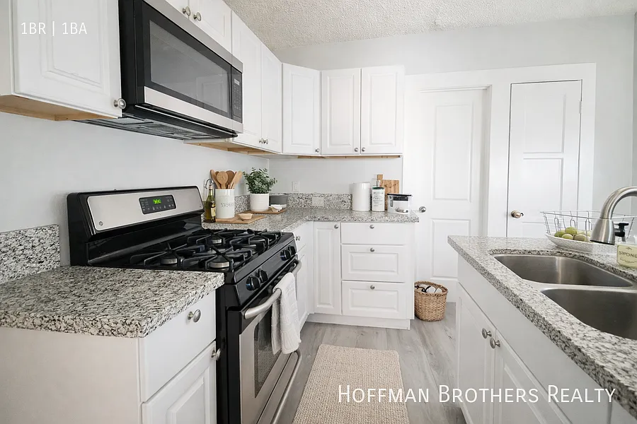 1336 S Catalina St Los Angeles, CA 90006 — Photo 2