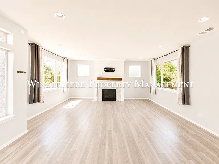 2532 Filbert Ave — Photo 4