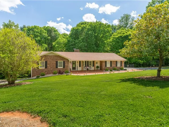 6270 Balsom Rd, Pfafftown, NC 27040