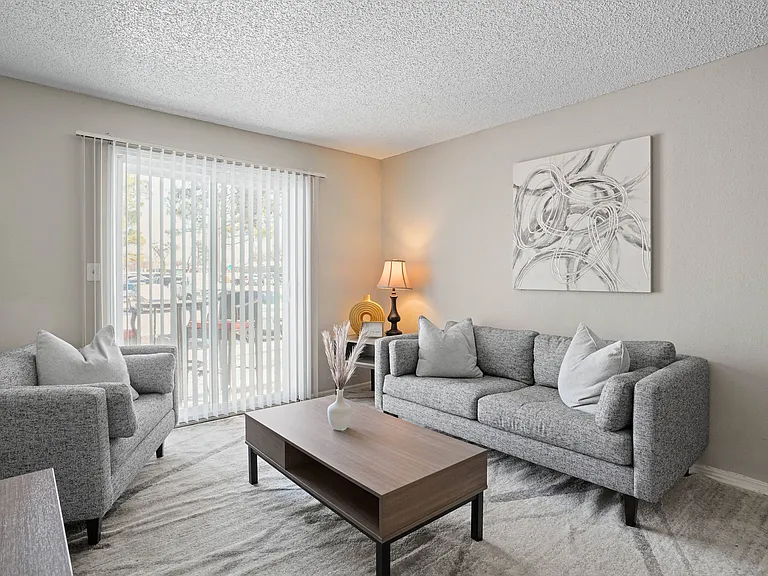 Diamond Lake Apartments — Photo 8