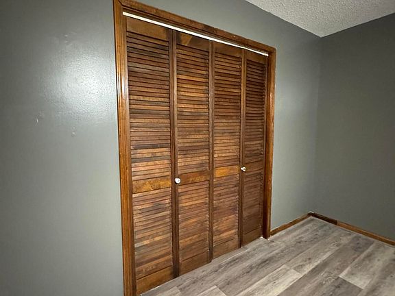9th image of 624 Lake St