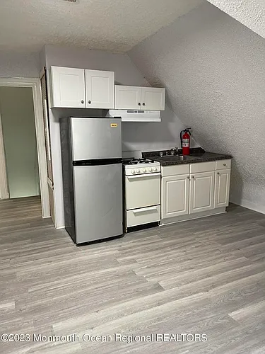 404 3rd Ave #4 Photo 1