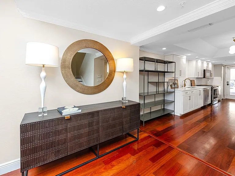 920 N Shore Dr NE — Photo 12
