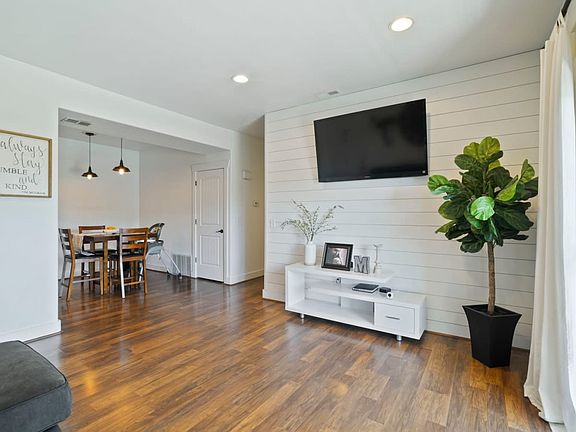 2nd image of 152 W Springview Dr #502