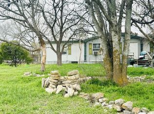 211 Oak Ridge Dr, Center Point, TX 78010