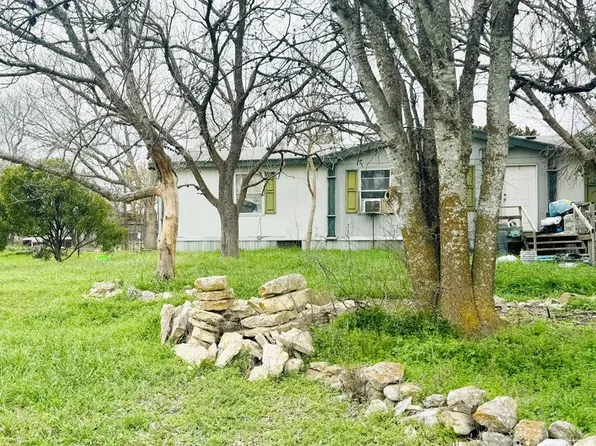 211 Oak Ridge Dr, Center Point, TX 78010