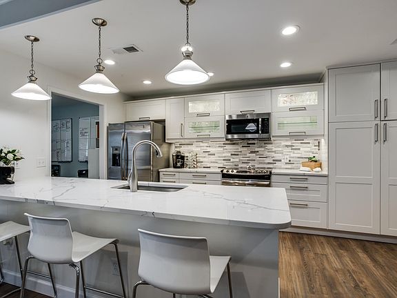 2nd image of 3605 Wellington Pl