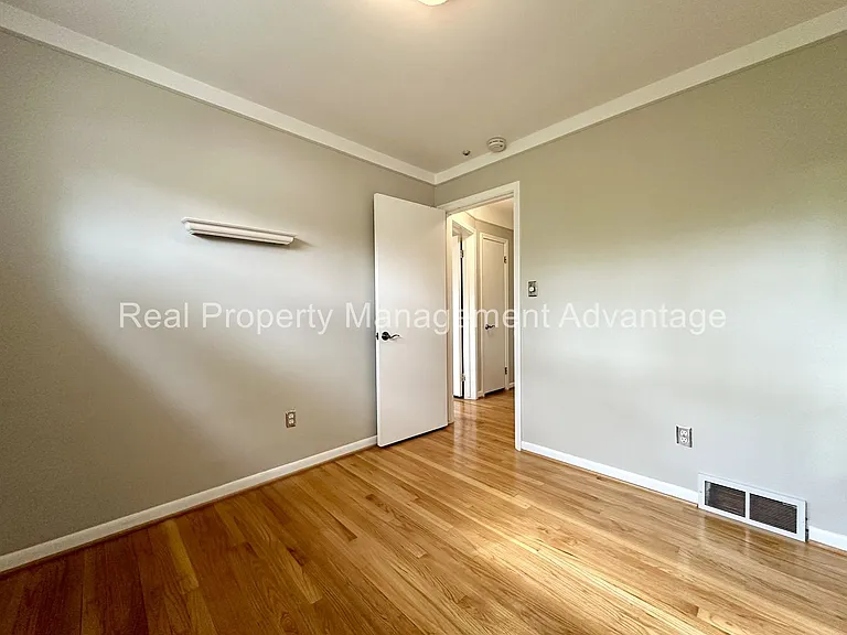 1304 S Wilson Ave — Photo 14