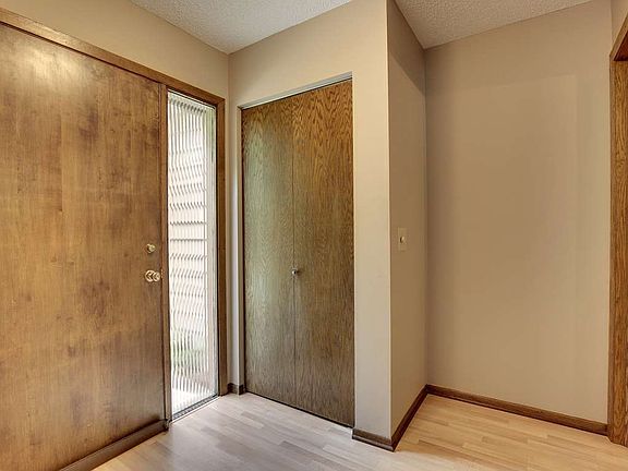 4th image of 22 Walden St
