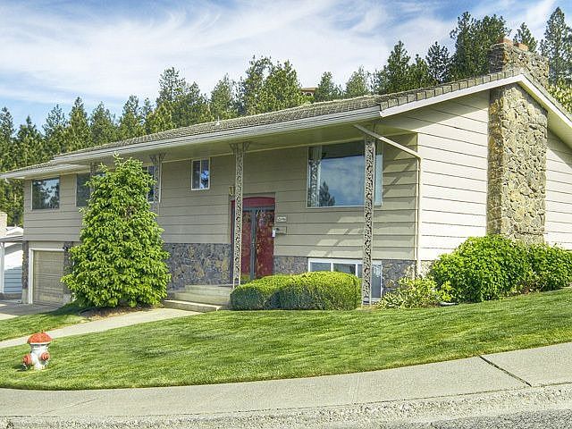 Front of Home, Corner Lot