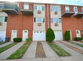33A Francine Ct, Staten Island, NY 10306