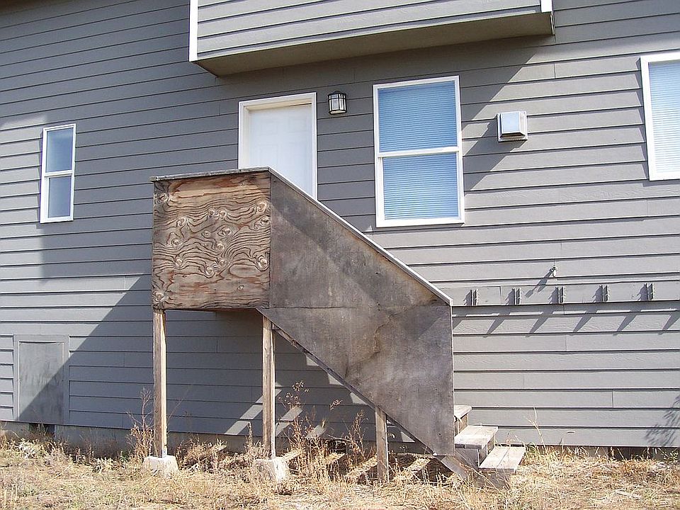 2nd image of 1415 View St