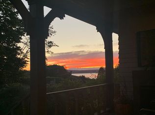 916 18th Ave W, Kirkland, WA 98033