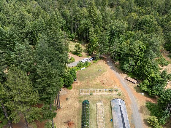 2nd image of 290 Crest Dr