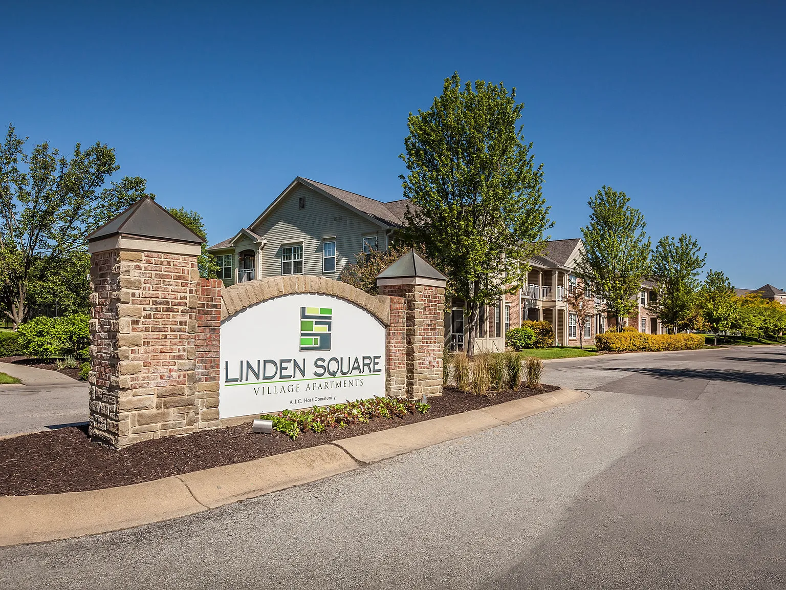 Linden Square — Photo 4