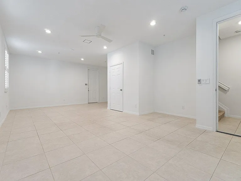4273 E Main St — Photo 31