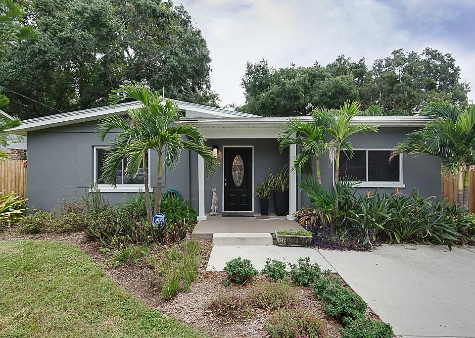 1st image of 805 N Gomez Ave