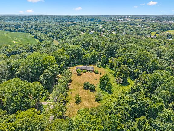 5th image of 542 Woodland Dr