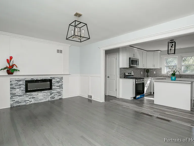 7307 W 111th St — Photo 3