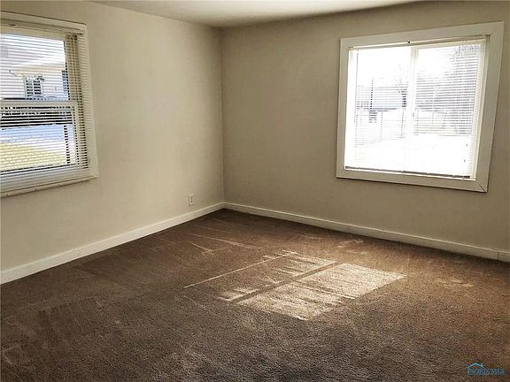 4th image of 304 Venice Dr