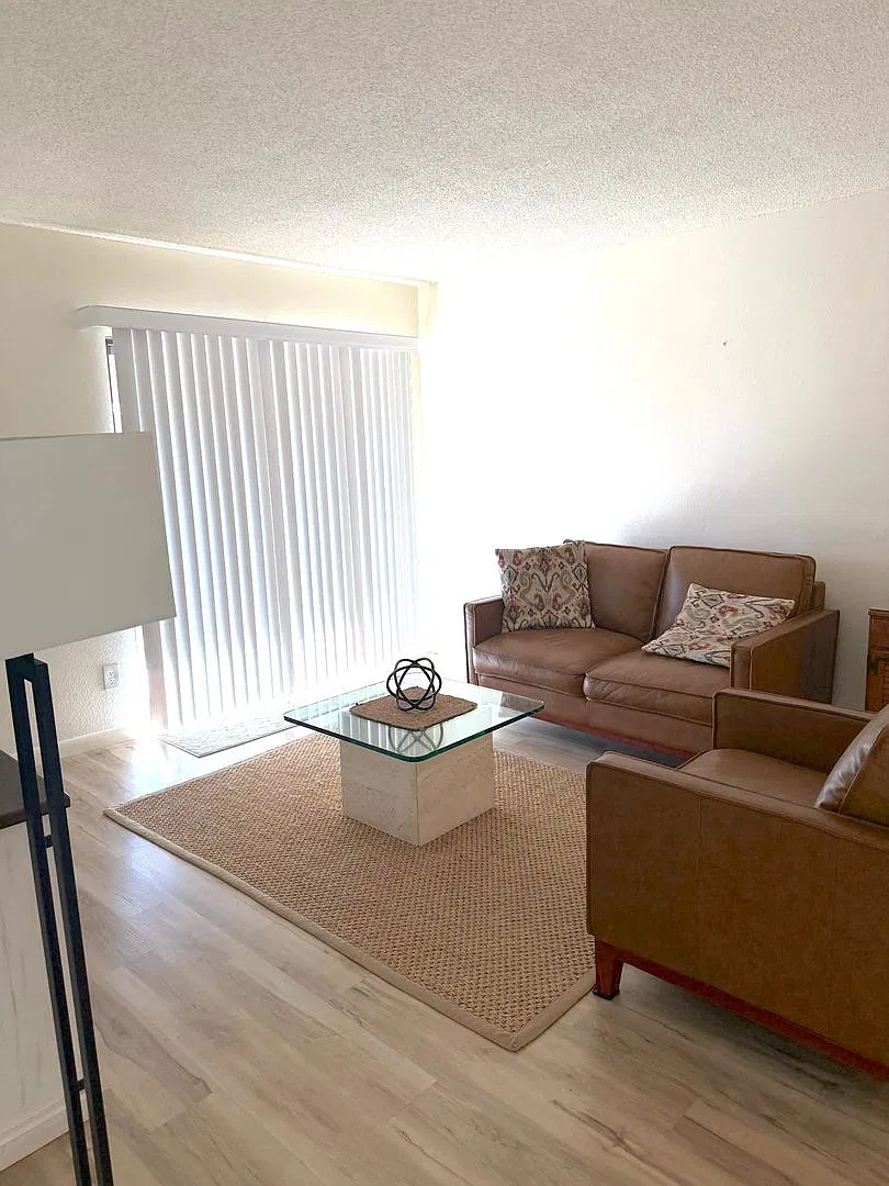 Beautiful, Fully Furnished Condo, Long and Short Term leases Available — Photo 2