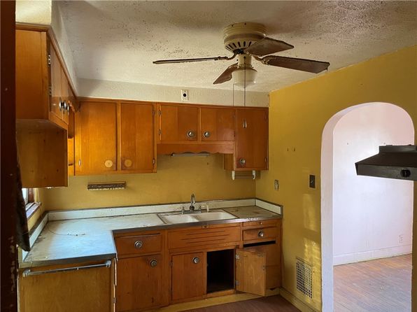 717 N 6th St, Clairton, PA 15025