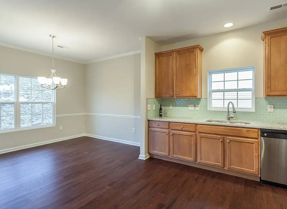 4 bed, 2.5 bath, 1900 sqft, $2,200 — Photo 4