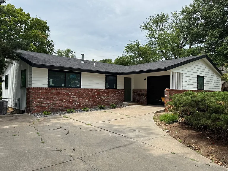 3033 Dickens Ave — Photo 1
