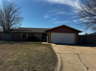 314 NE Skyline Cir, Lawton, OK 73507
