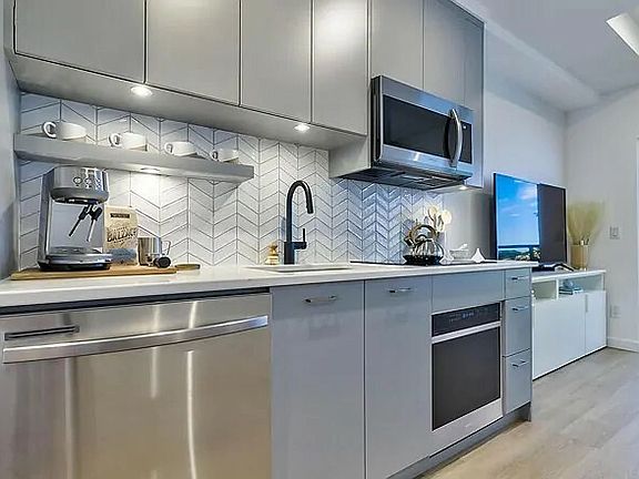 4th image of 1274 Devonshire Ave #207