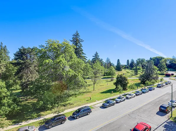 4908 Cambie St #404, Vancouver, BC V5Z 0K1