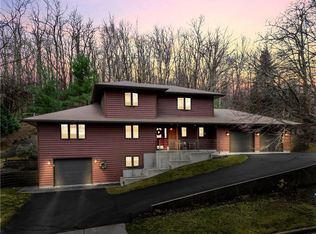 2207 Walnut Ridge Dr, Eau Claire, WI 54701