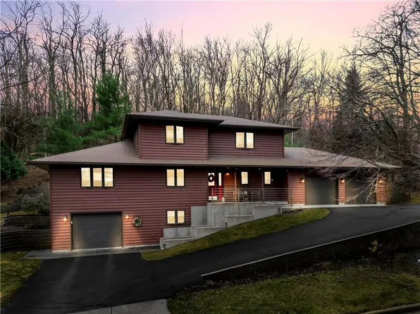2207 Walnut Ridge Drive, Eau Claire, WI 54701