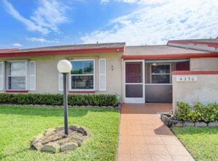 4230 Lucerne Villas Ln, Lake Worth, FL 33467