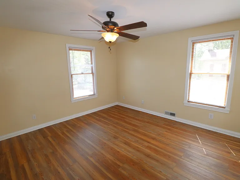 Beautifully Restored Townhouse — Photo 45