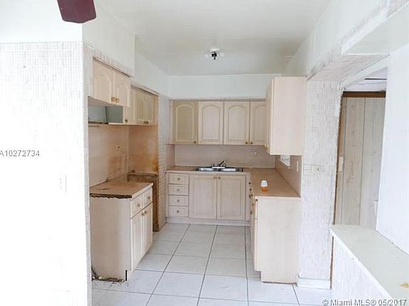 5th image of 320 NW 130th St
