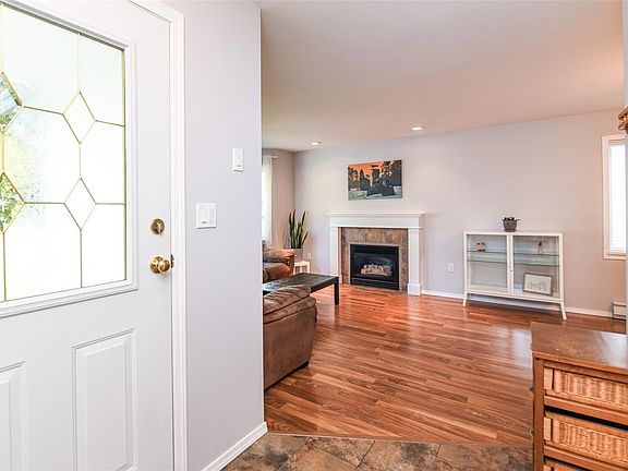 3rd image of 2233 Bolt Ave