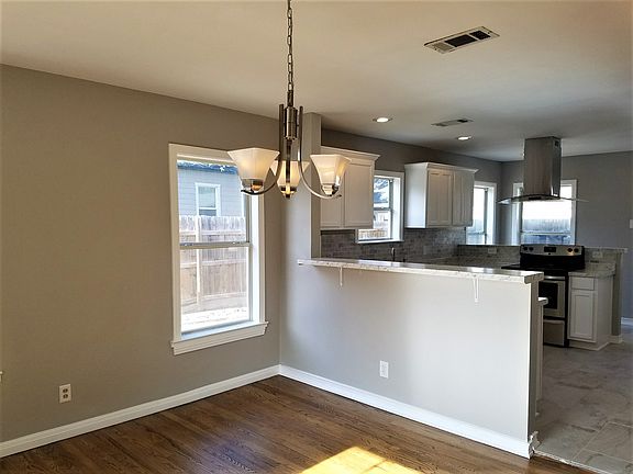 3rd image of 510 W Oakland Ave